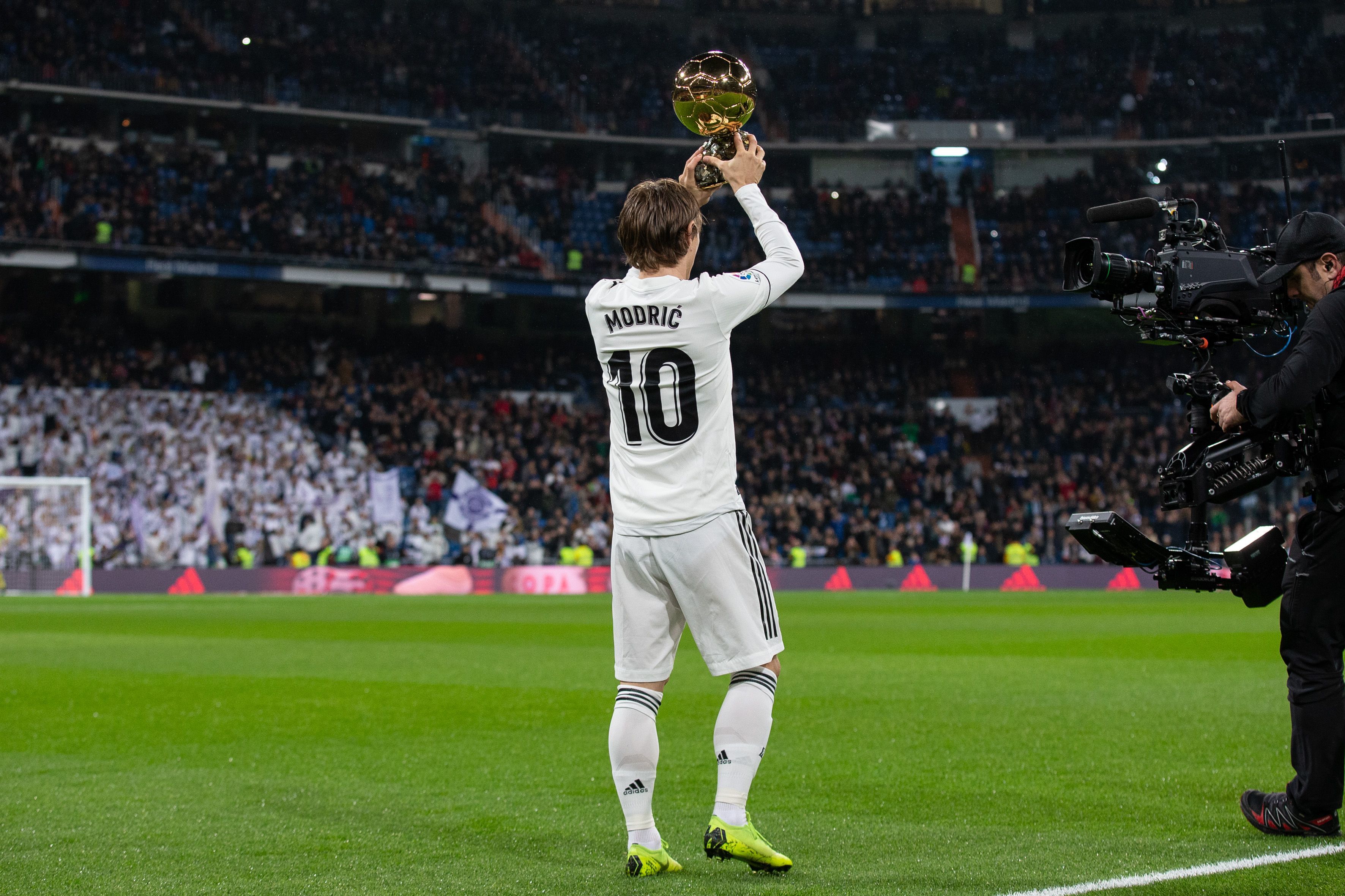 东体：申花主力赛季中后期身心疲劳，阵容一直是“明牌”状态