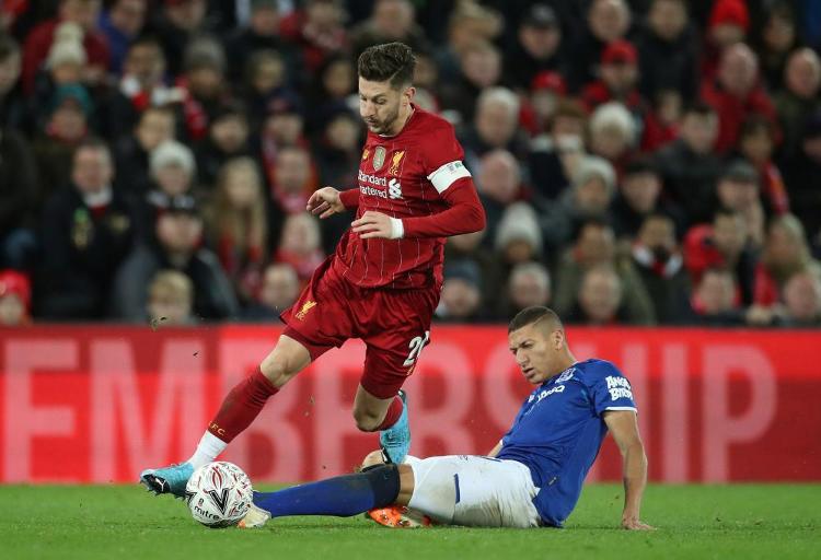 德扑下注极化：何时全押比标准下注更安全？（德州扑克下注两极化探讨：哪些情形下全押比常规下注更安全？）